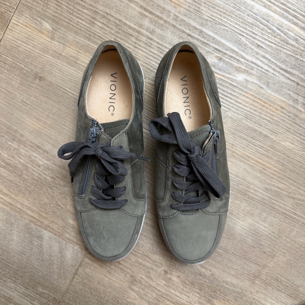 Vionic Abigail Olive Green Zipper Tie Weather Resistance Sneaker Size 6